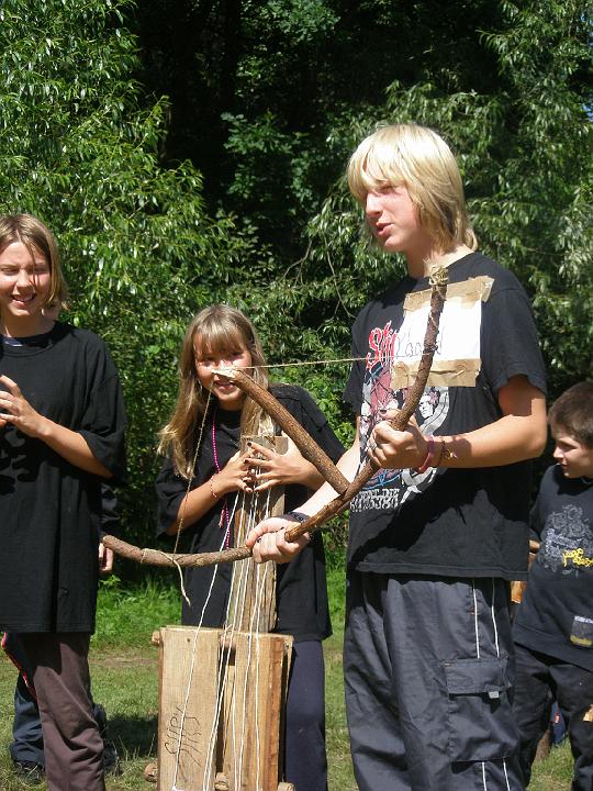 241 - Filipův nástroj basožlum = novostará basová kytara z 15. století př. n. l., která se našla u vesnice Koněžluby v jižním Uzbekistánu.JPG